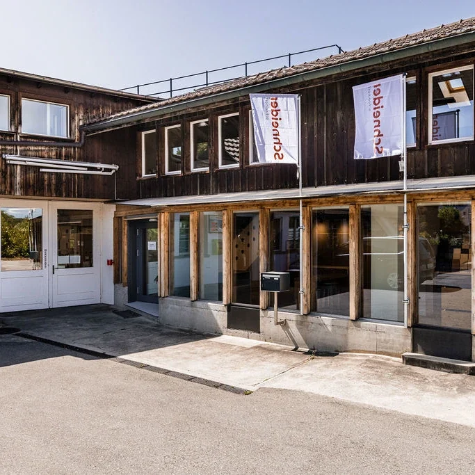 Aussenansicht der Schneider Innenausbau AG in Dieterswil