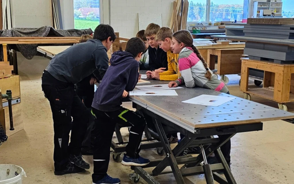 Zukunftstag 2025.Sechs Kinder entdecken den Schreinerberuf.