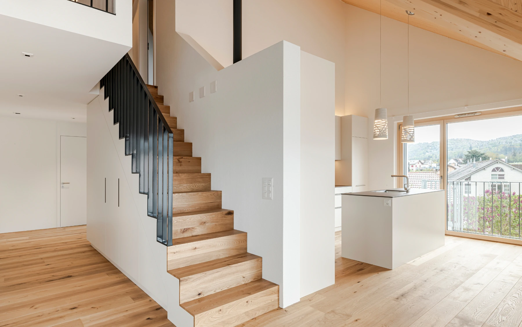 Der Raum wirkt sehr einheitlich.