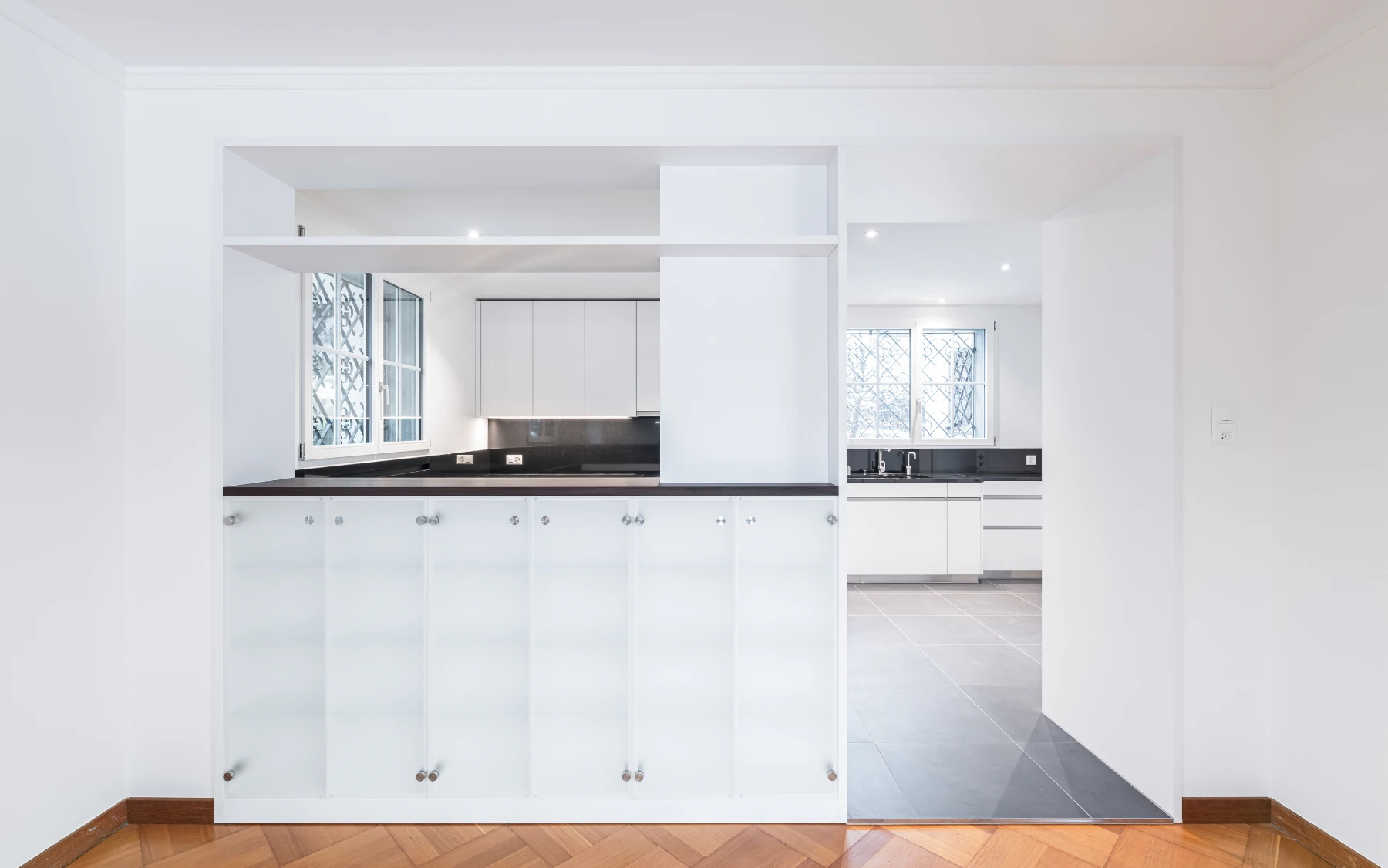 Geräumige und helle Küche