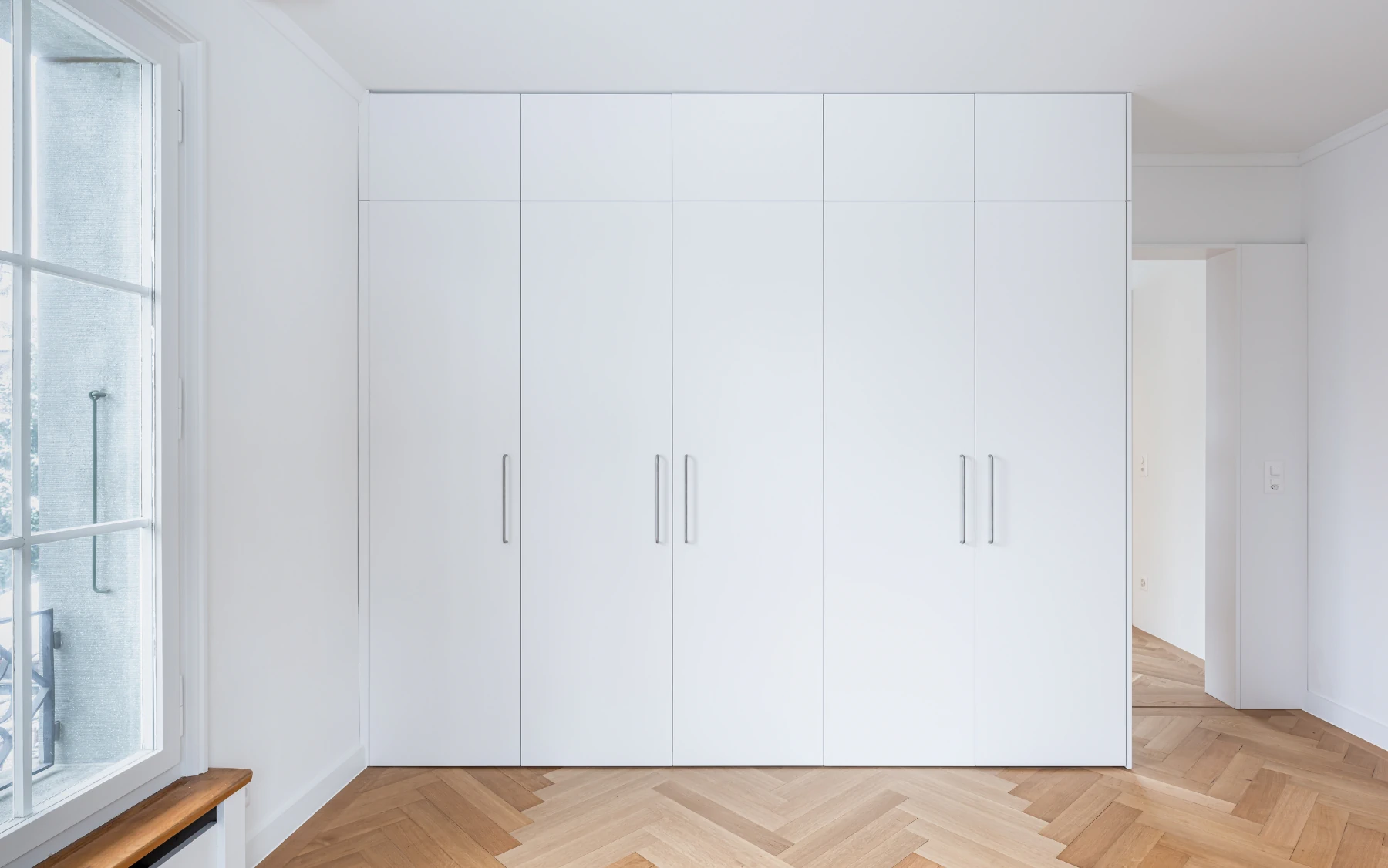 Einbauschränke im gleichen Look wie die Küche.